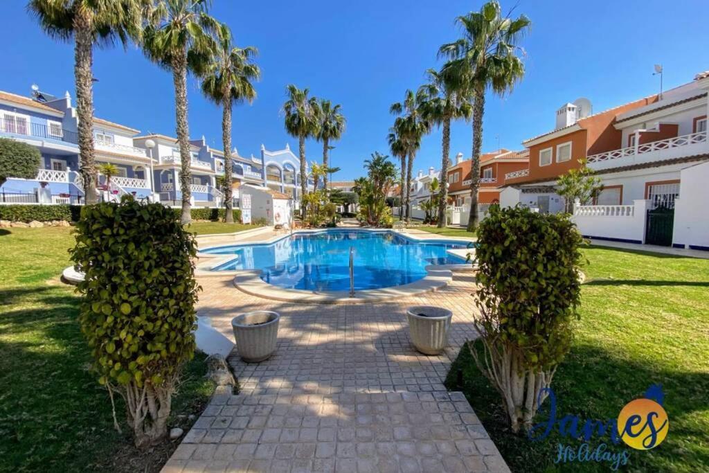 Laguna Townhouse Overlooking Communal Pool Lom01 Holiday home Ciudad Quesada